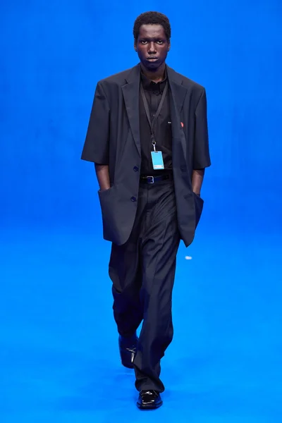 Look 4
